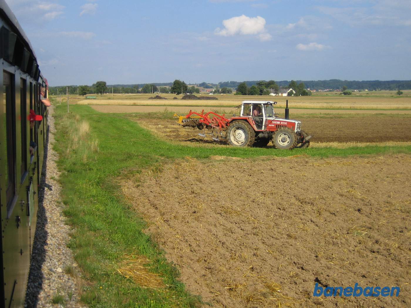 Toget kører gennem landskabet mellem Weitra og Gmünd