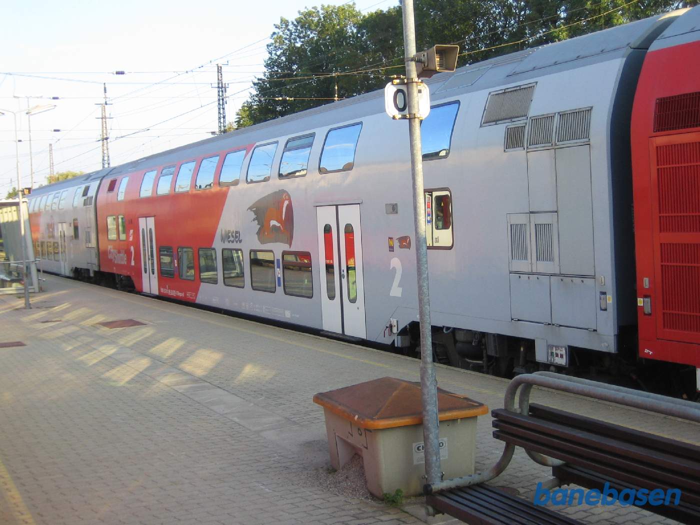 Dobbeltdækkervogn ved perron