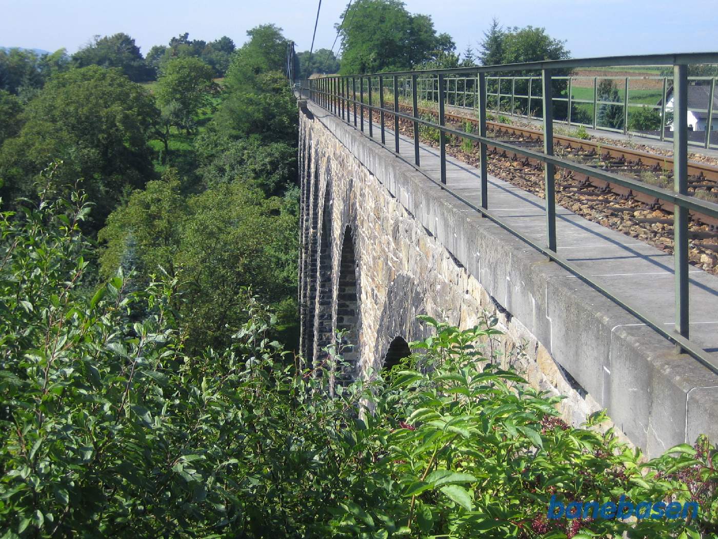 Donauuferbahn viadukten lige vest for stationen