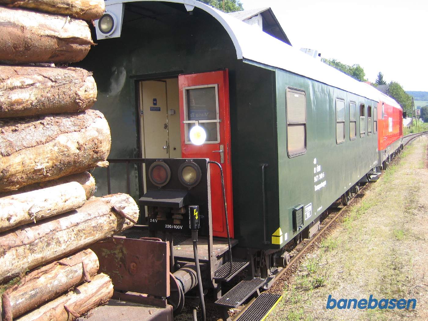 Vi mødte et modkørende tog med tømmervogne