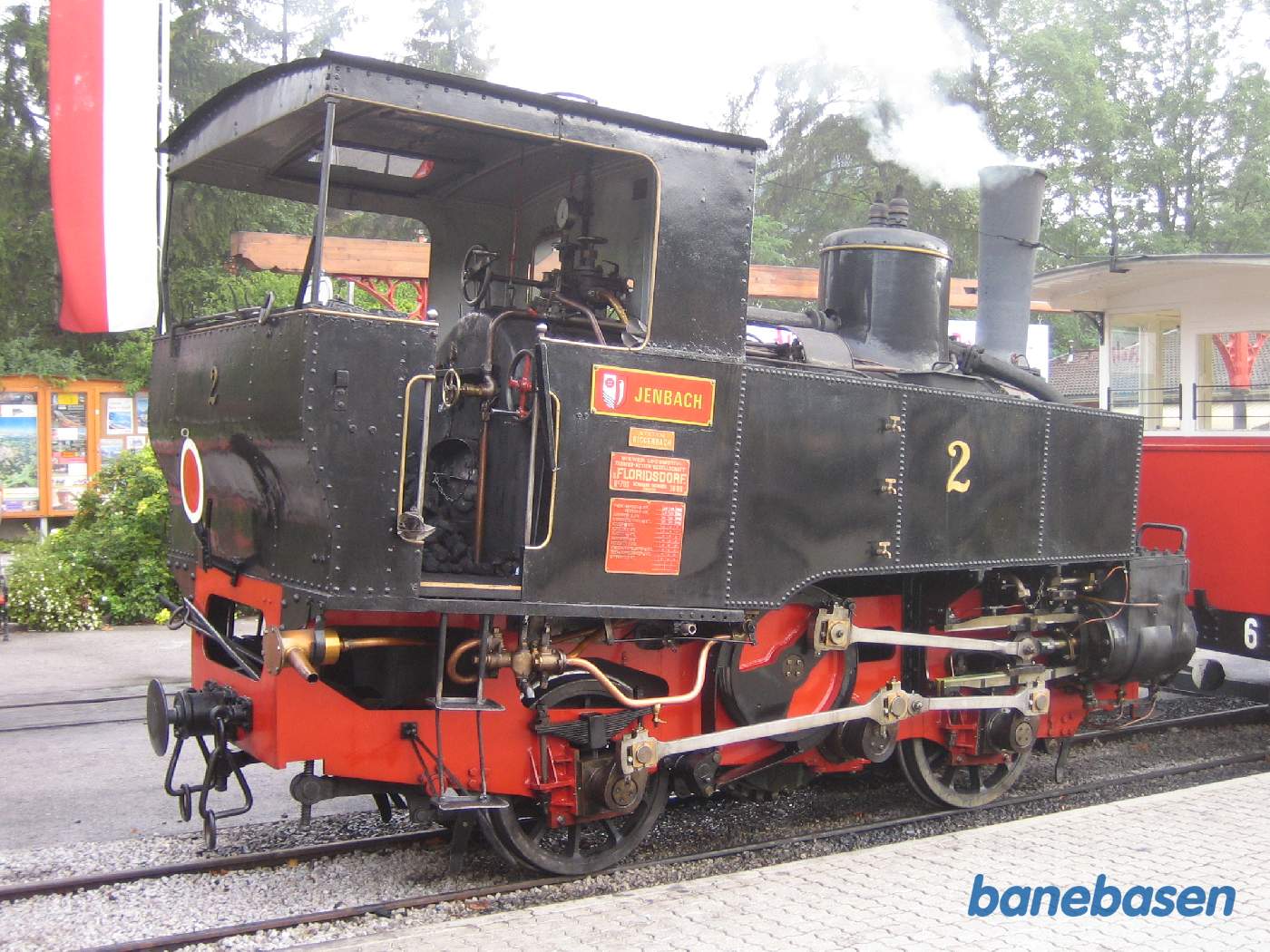 Et tandhjulslokomotiv ved perron