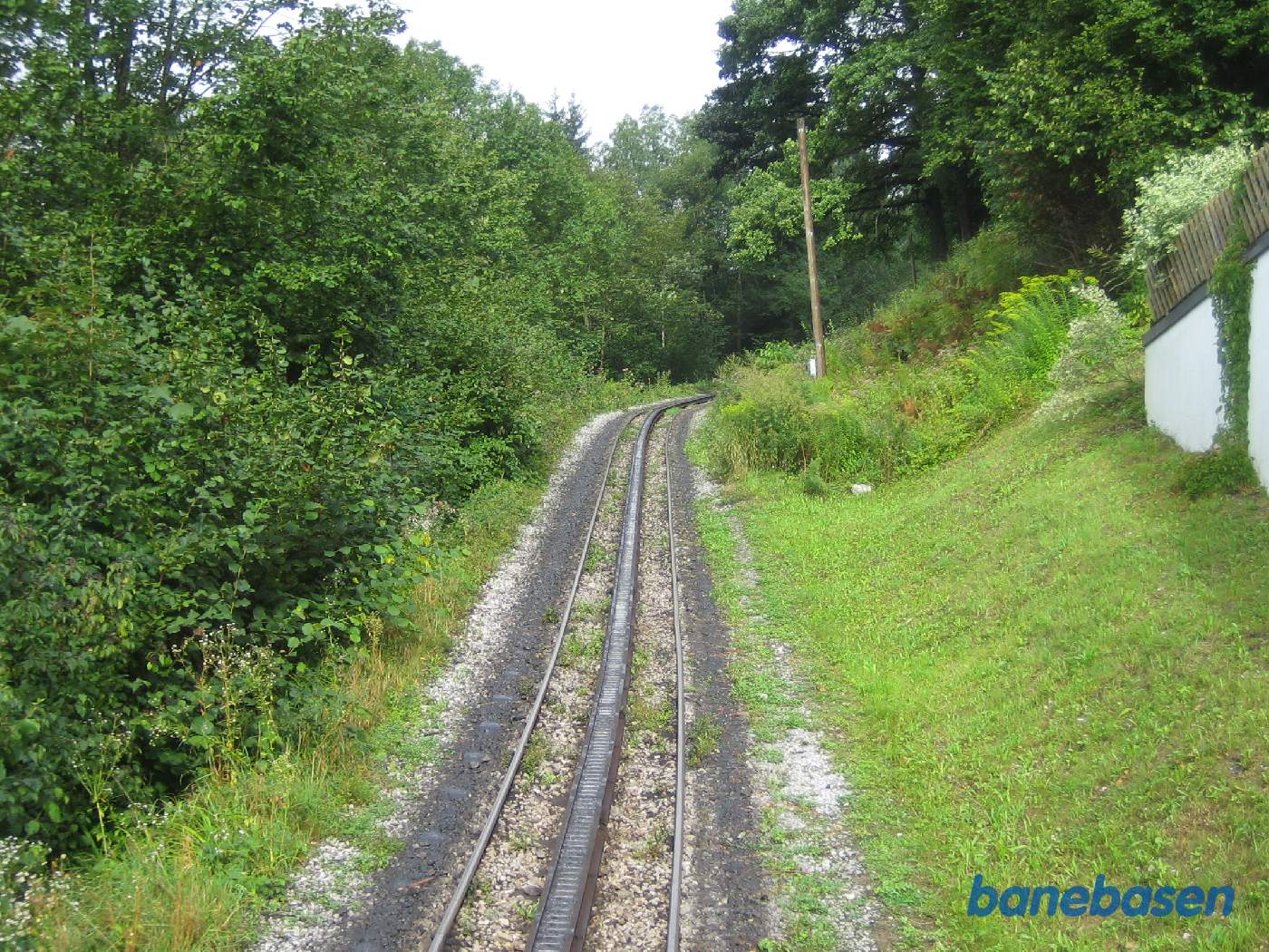 Toget har forladt Jenbach Burgeck og er på vej op ad bjerget