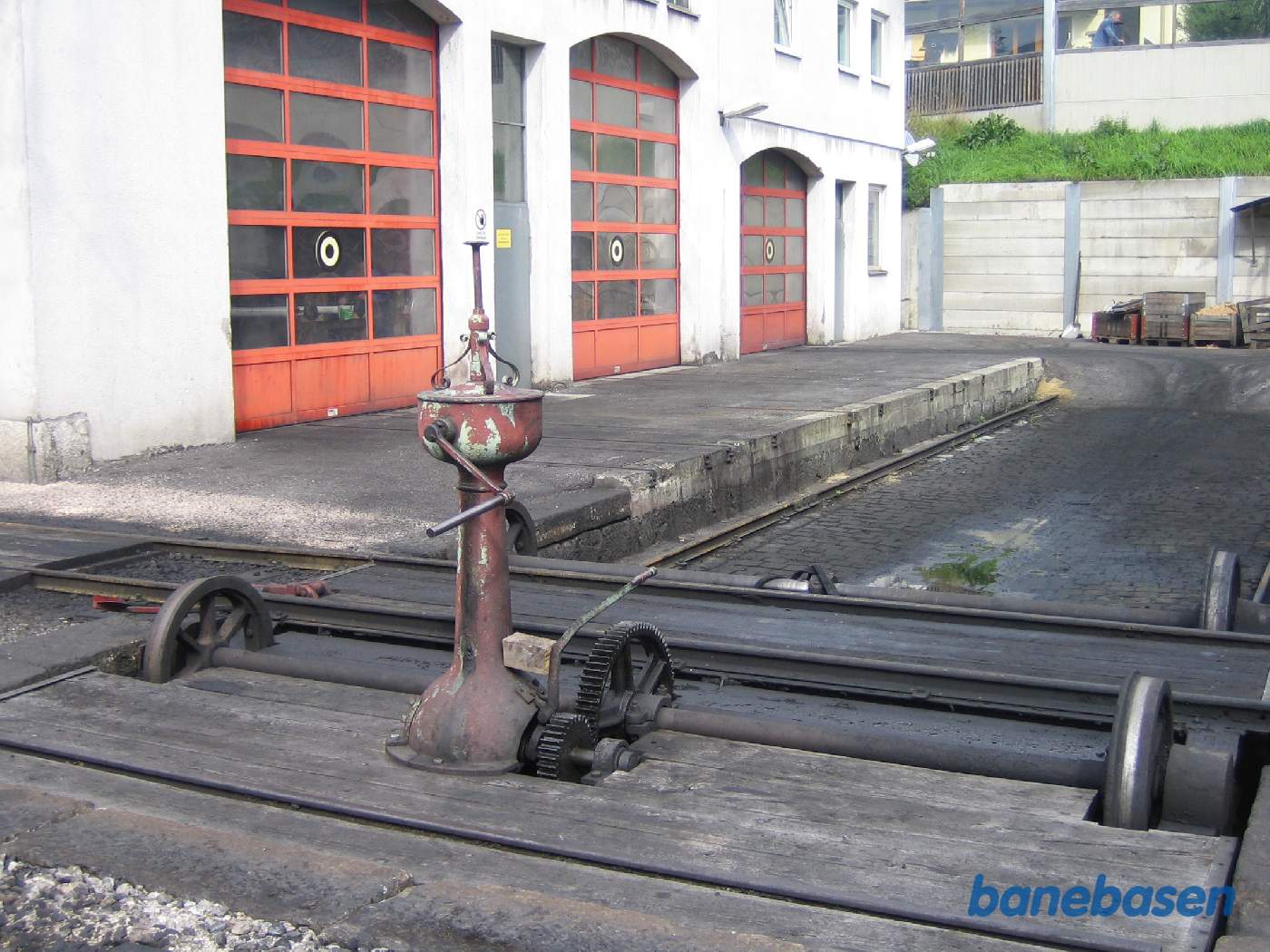 Skydebroen inde på værkstedet