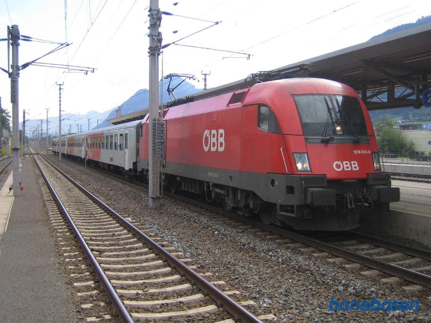 Et persontog ved perron