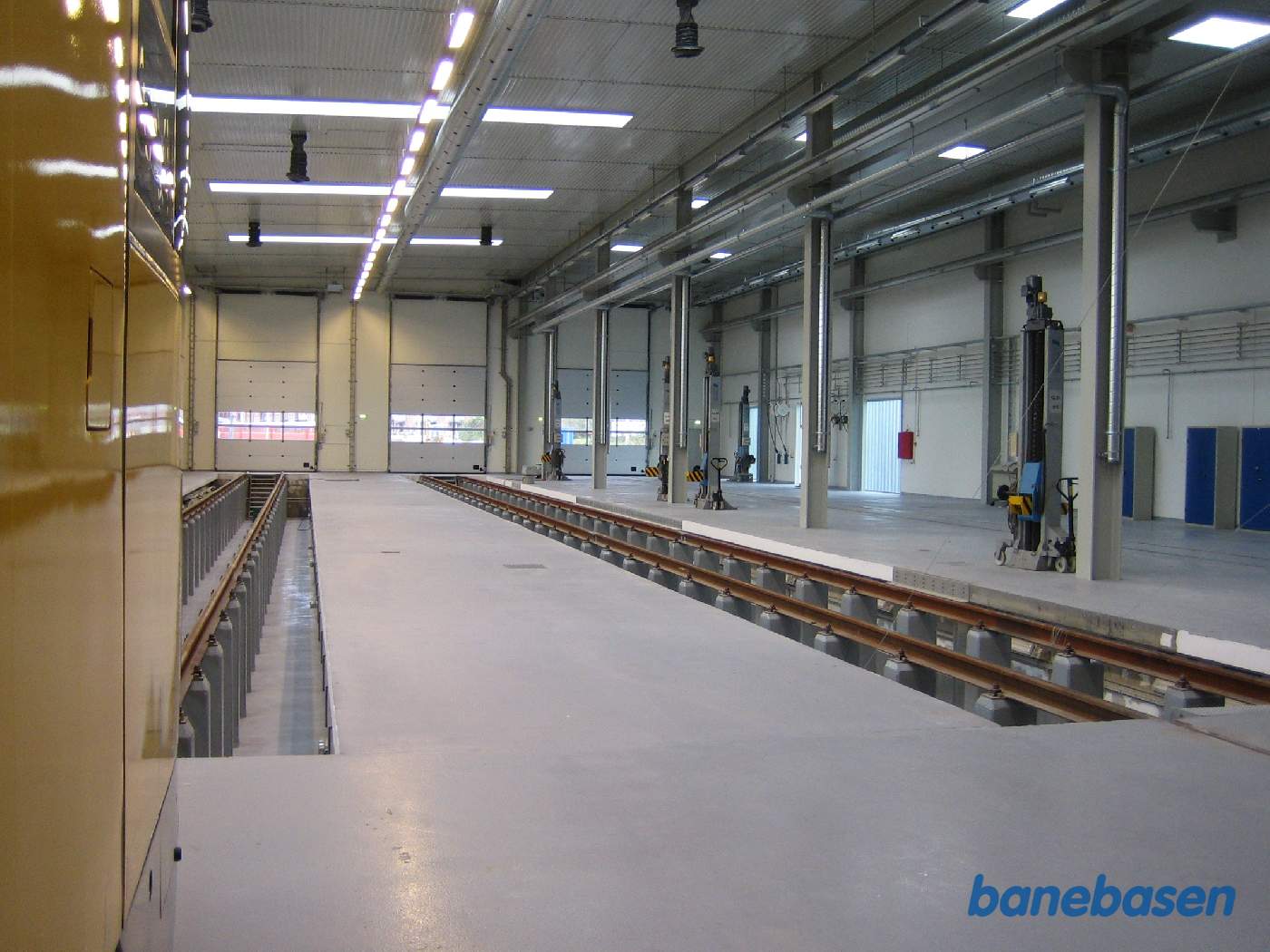 Det meget flotte værksted, inden det er taget ordentlig i brug Det meget flotte værksted, inden det er taget ordentlig i brug