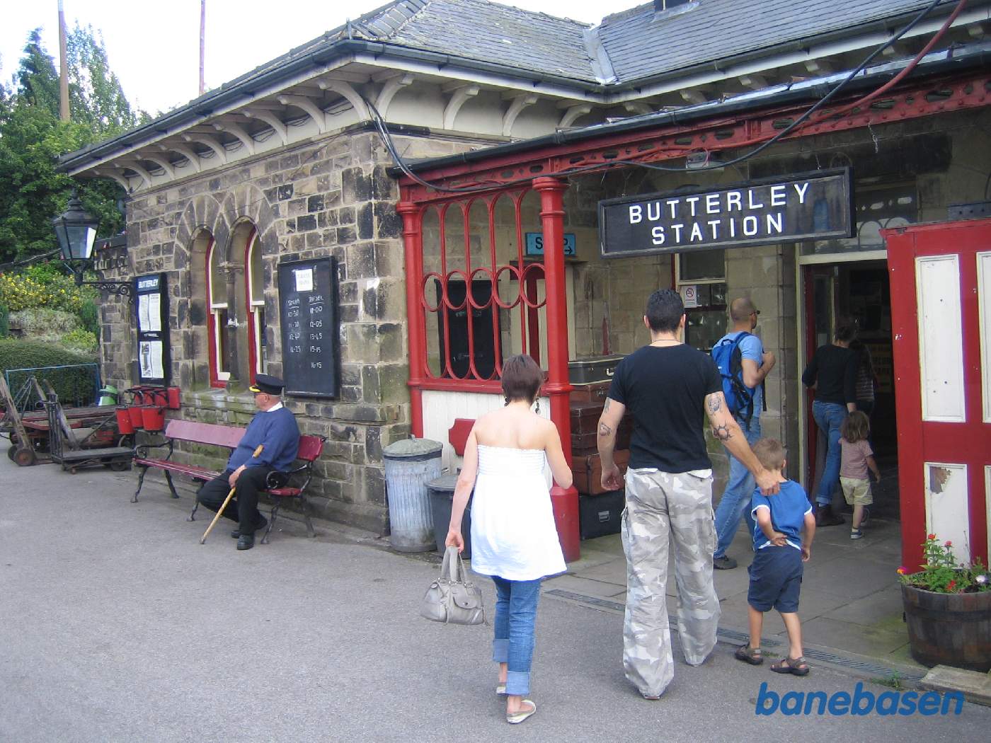 Stationsbygningen i Butterley, set fra perronen