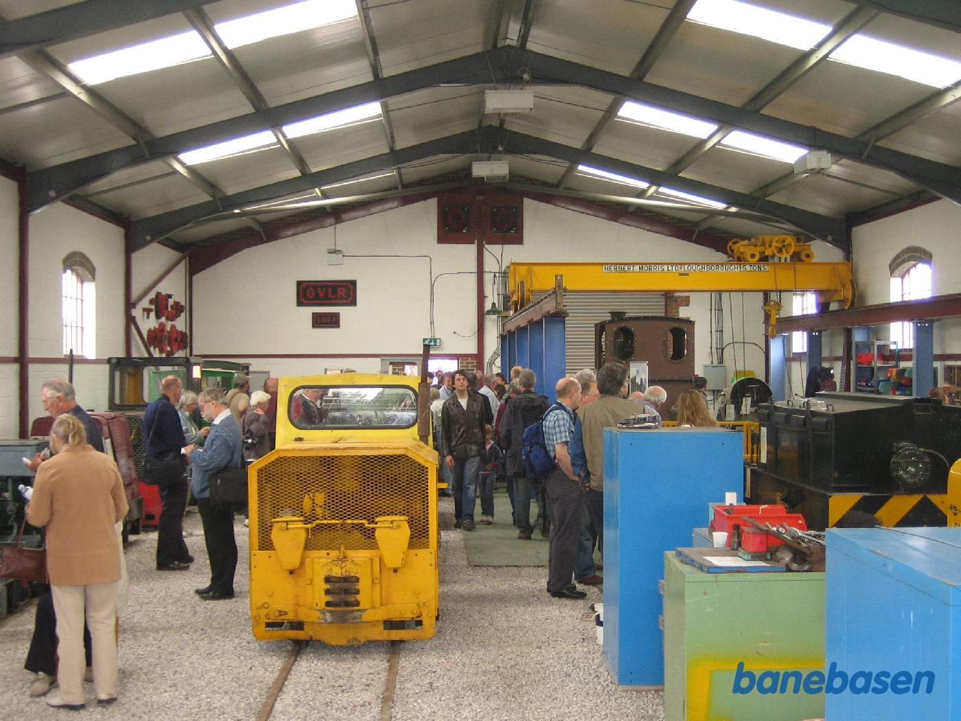 De mange fremmødte beundrer det fine værksted