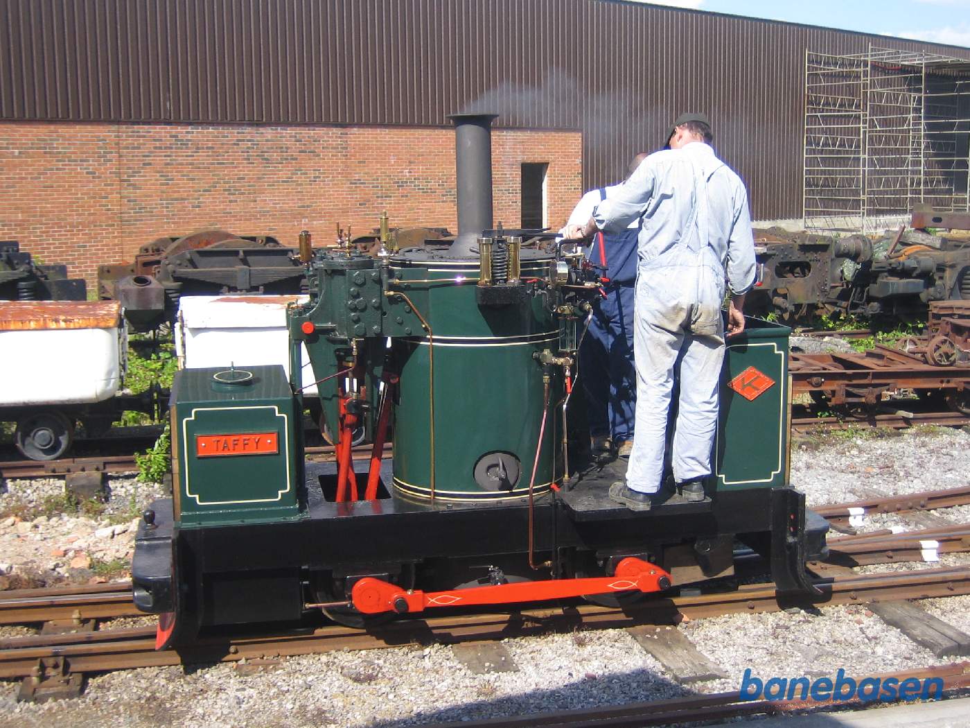 Nærbillede af det lille damplokomotiv