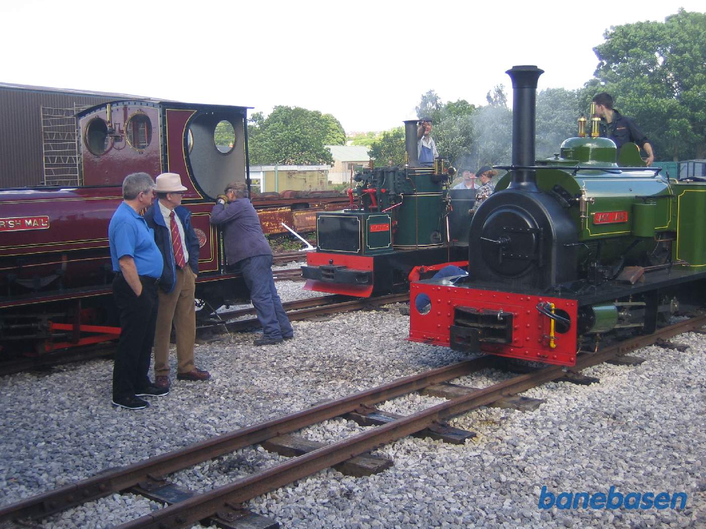 Rangering og klargøring foran remisen. Der er altid en fantastisk stemning blandt personalet en sådan morgen med flere damplokomotiver der klargøres sammen