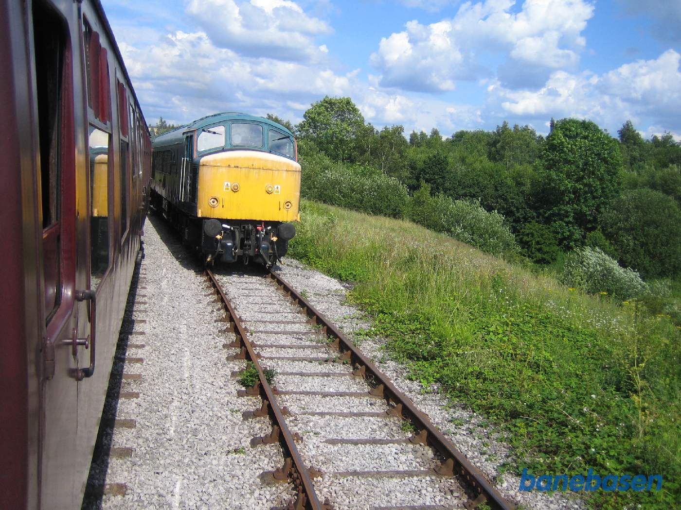 Lokomotivet omløber vognene