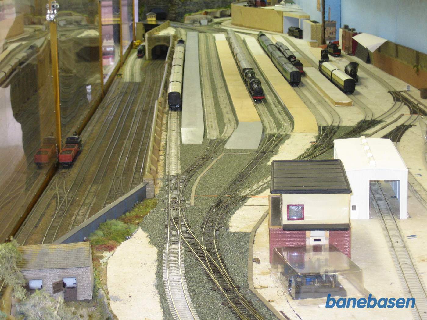 For modelbanefolket er der 2 forskellige modeljernbaner, hvor der kører tog i skala 1:87 (H0)