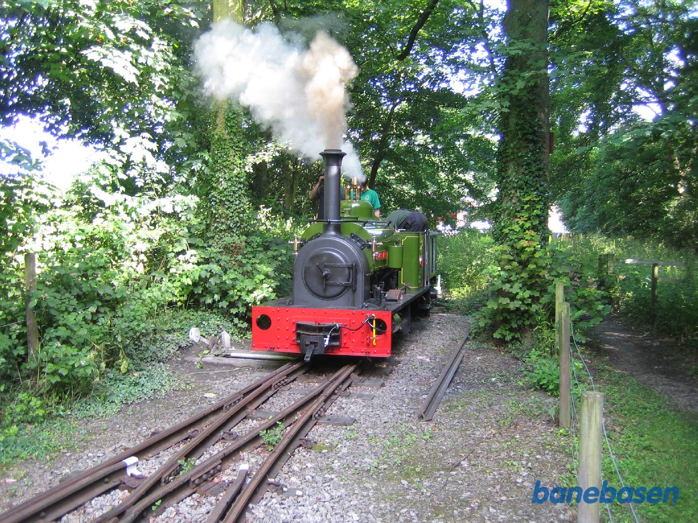 Det grønne lokomotiv for enden af banen under omløb