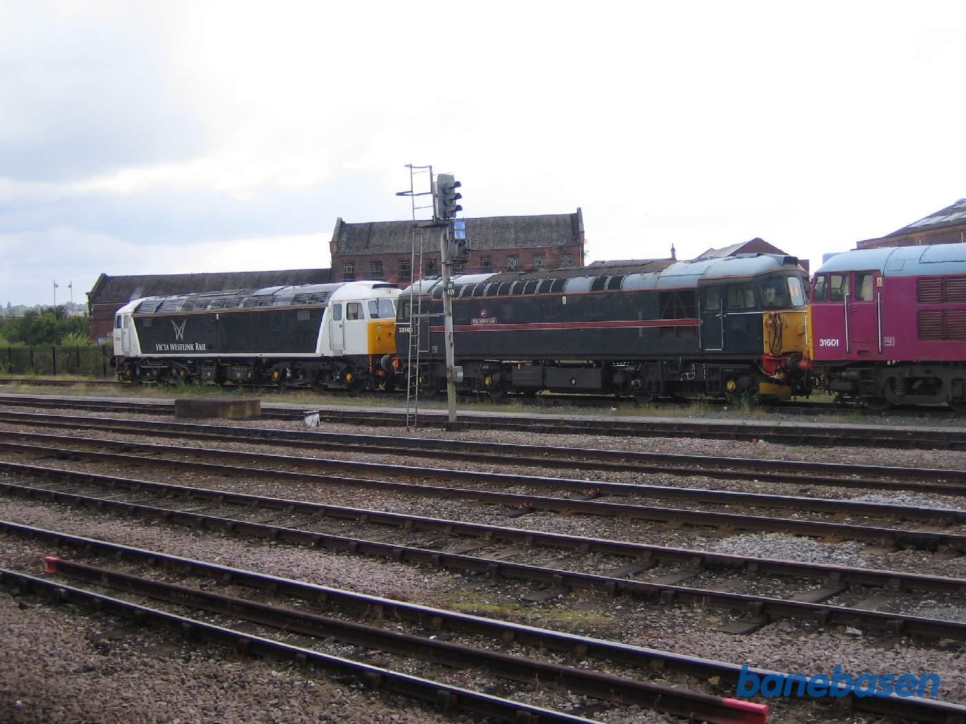 3 diesellokomotiver set fra siden