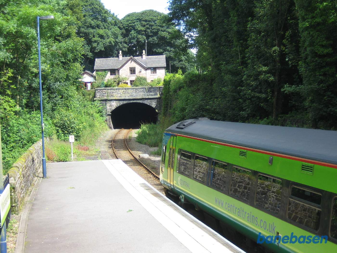 Persontoget med fotografen er ankommet til stationen