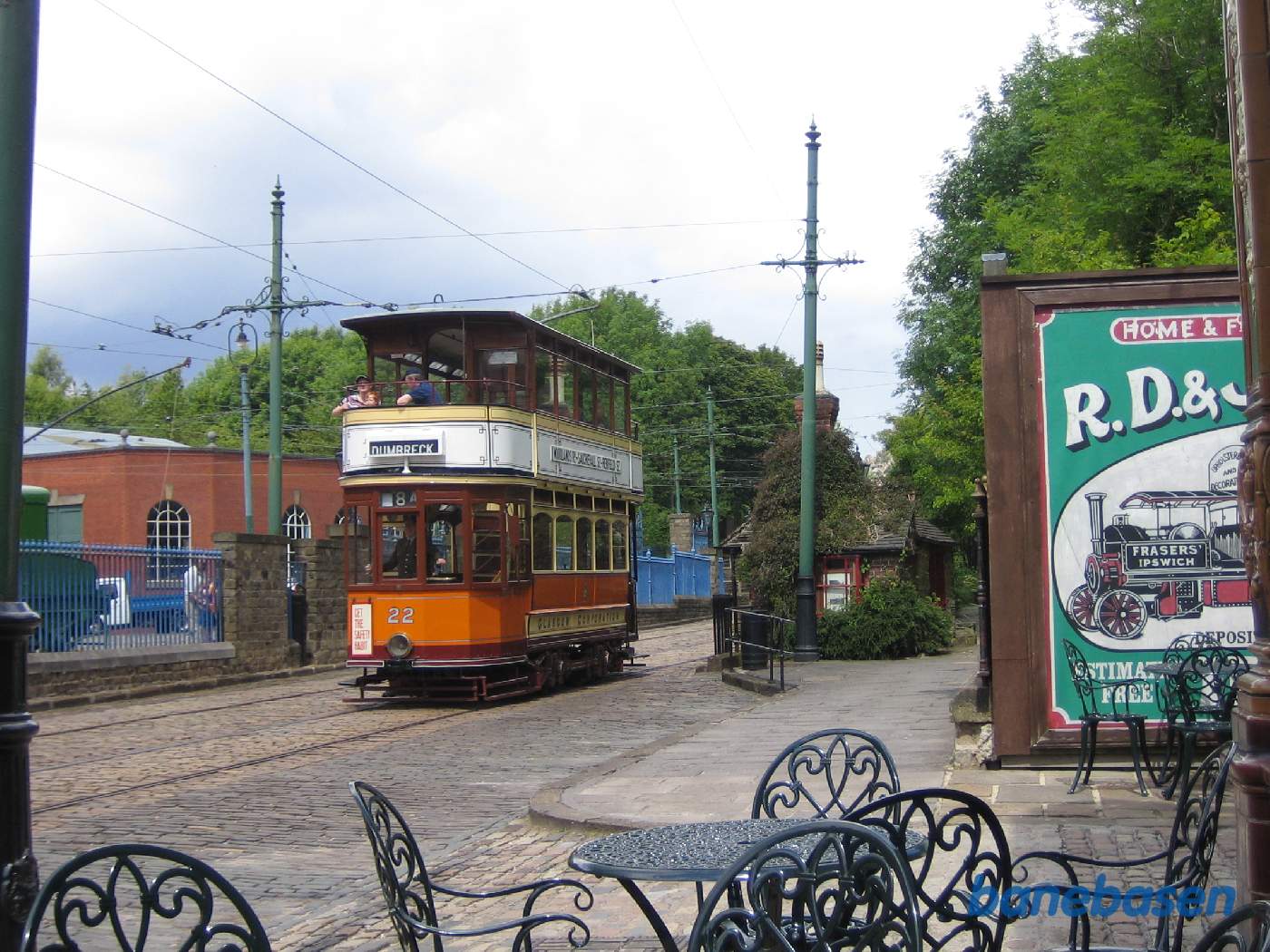 Dobbeltdækker sporvogn i museumsgaden, utrolig flot lavet