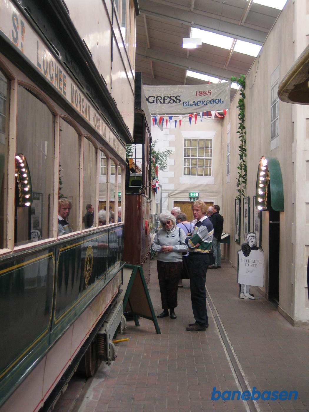 Udstilling af nogle af de vogne, der ikke er ude at køre