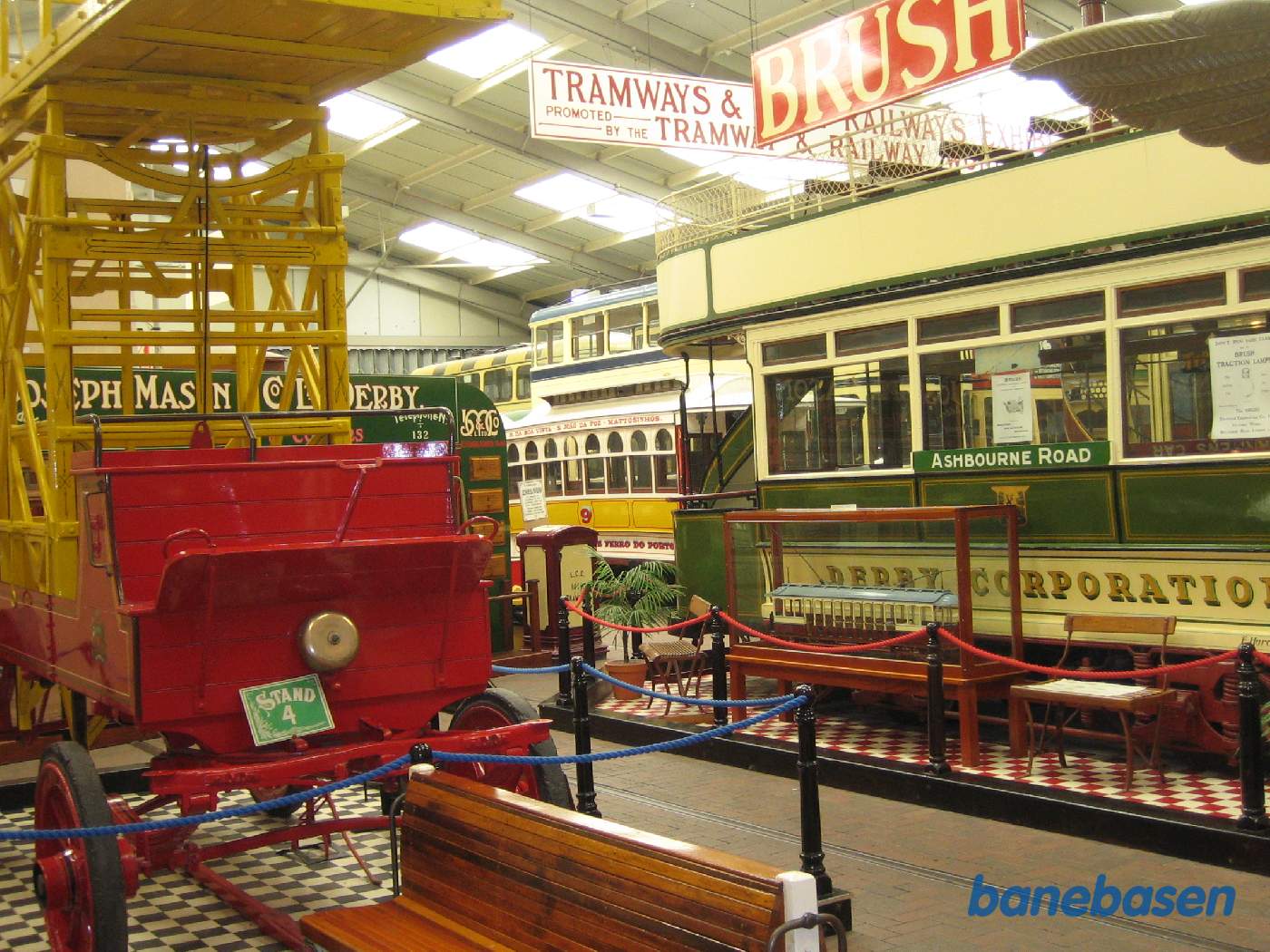 Udstilling af nogle af de vogne, der ikke er ude at køre