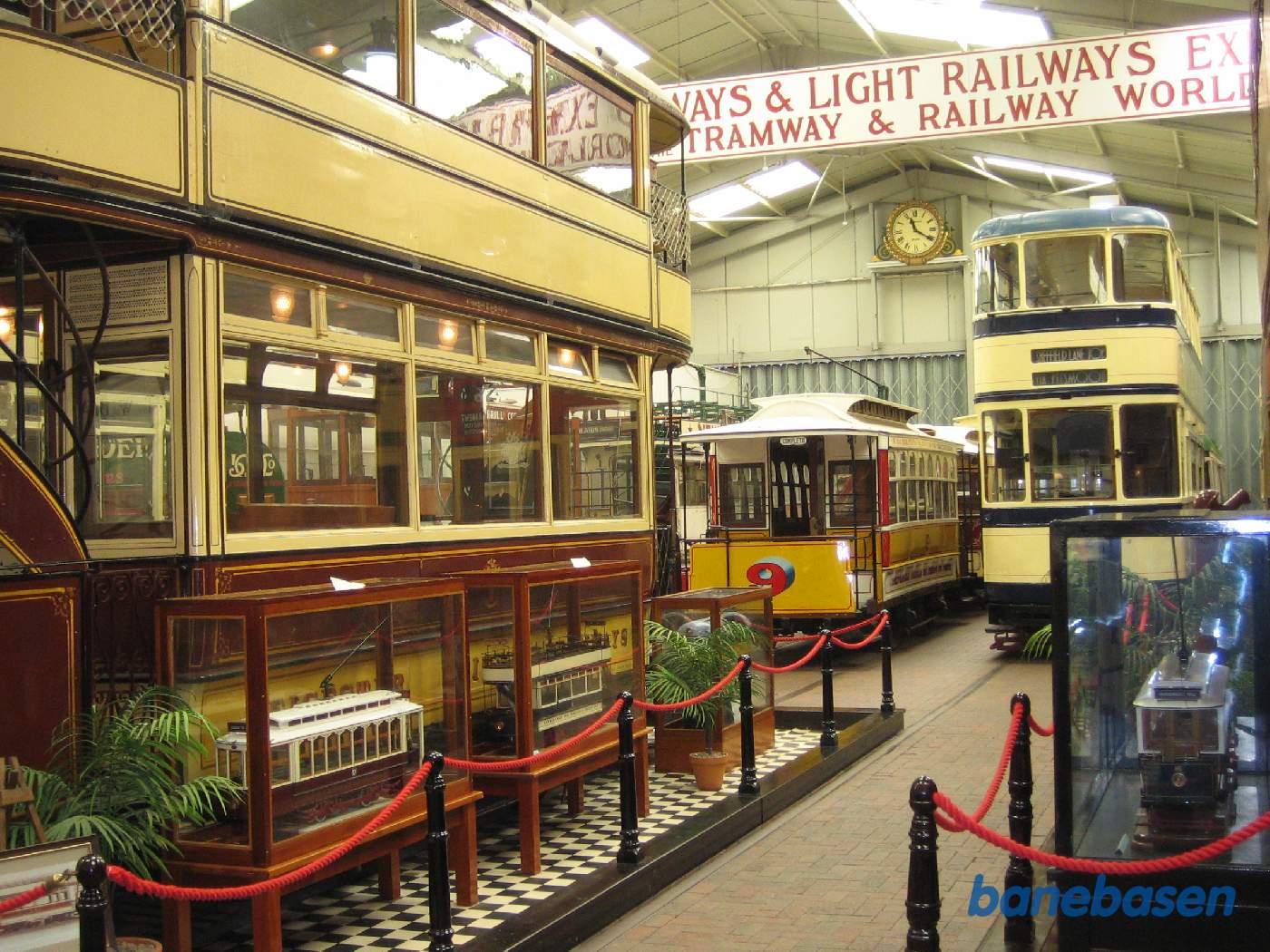 Udstilling af nogle af de vogne, der ikke er ude at køre