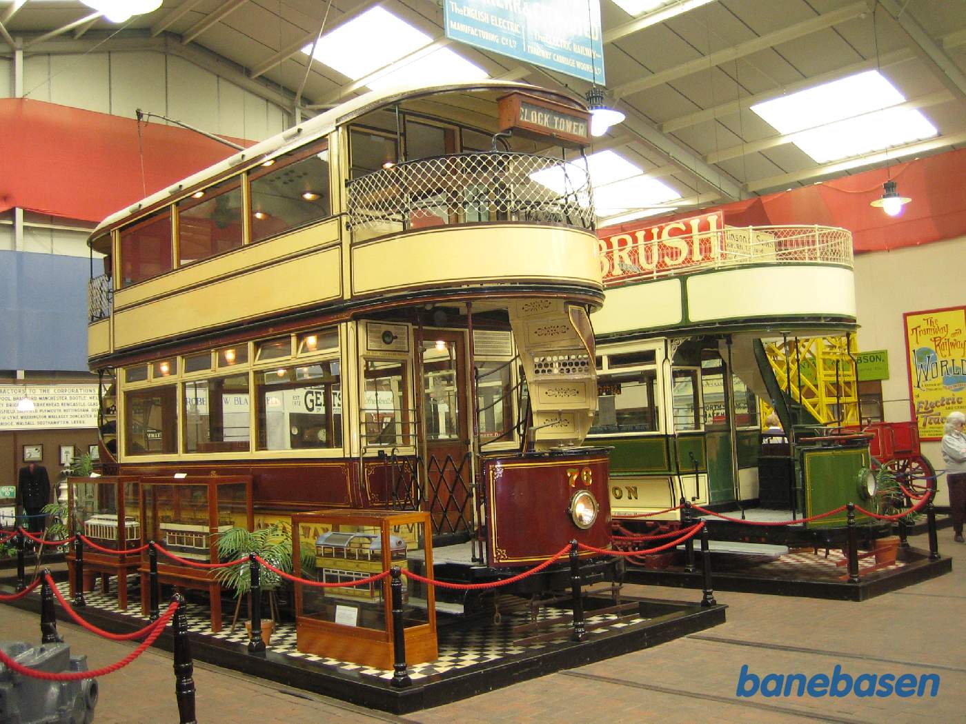 Udstilling af nogle af de vogne, der ikke er ude at køre