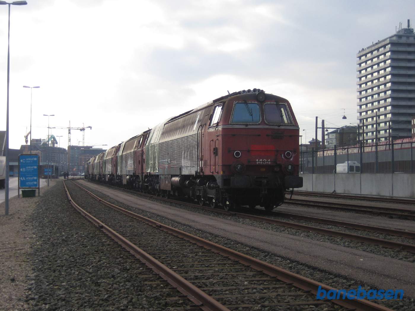 ME 1537 koblet af og kørt væk, så ME 1513, der var koblet i bagenden, kan skubbe de 5 MZ