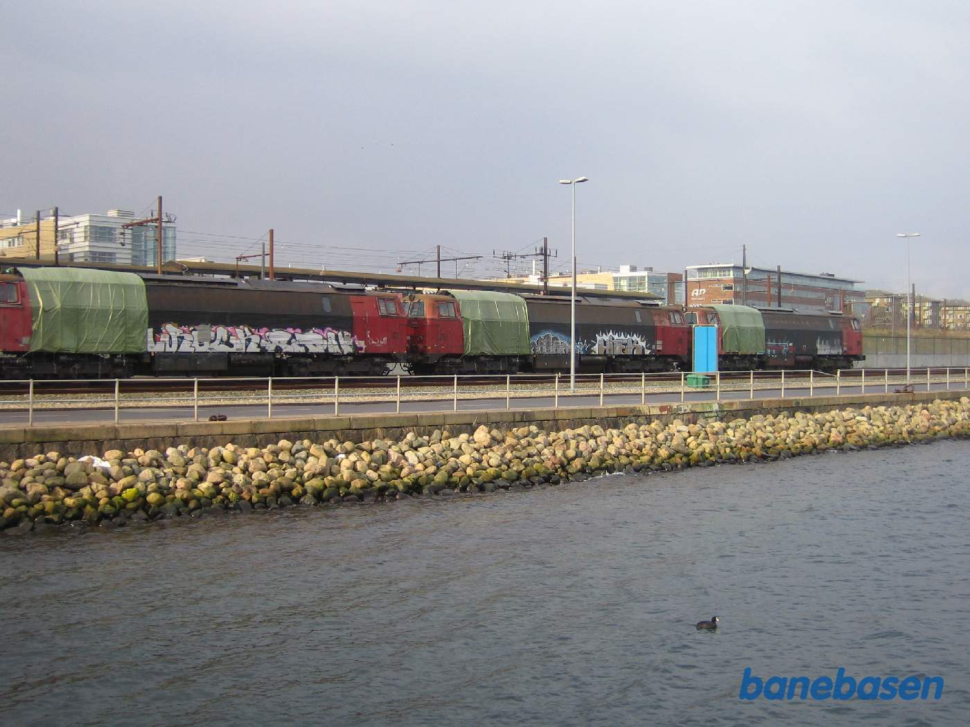 ME 1537 koblet af og kørt væk, så ME 1513, der var koblet i bagenden, kan skubbe de 5 MZ