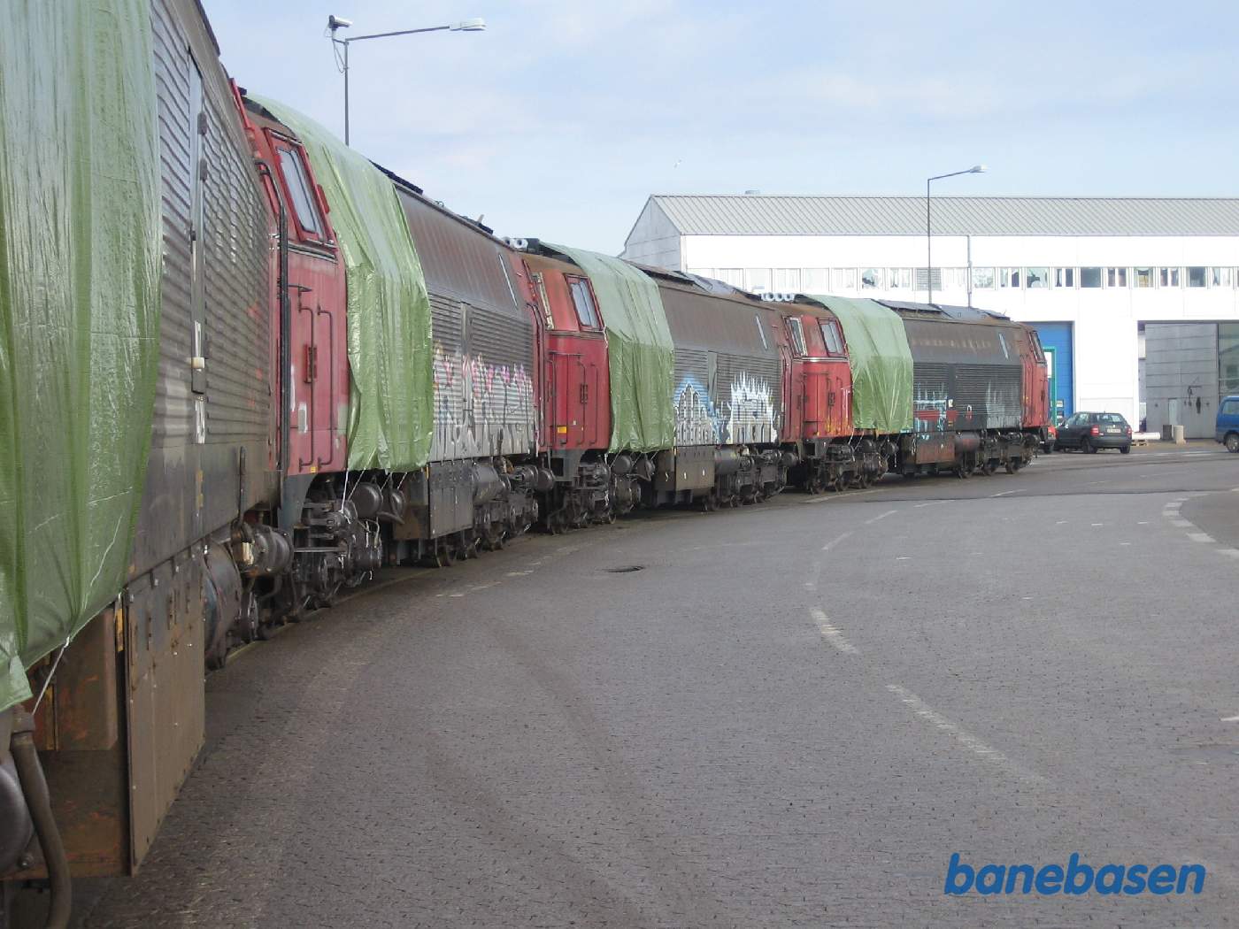 ME 1513 skubber lokomotiverne ud gennem frihavnen, et sted mellem Nordhavn og Levantkaj i containerhavnen ME 1513 skubber lokomotiverne ud gennem frihavnen, et sted mellem Nordhavn og Levantkaj i containerhavnen