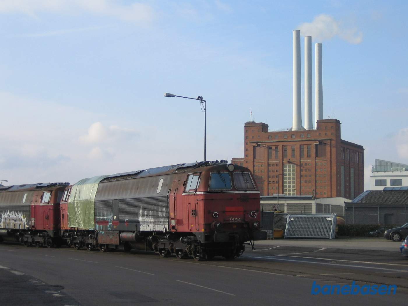 ME 1513 skubber lokomotiverne ud gennem frihavnen, et sted mellem Nordhavn og Levantkaj i containerhavnen ME 1513 skubber lokomotiverne ud gennem frihavnen, et sted mellem Nordhavn og Levantkaj i containerhavnen