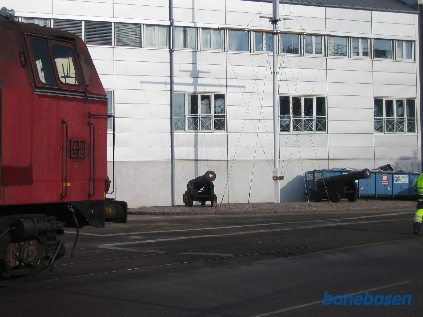 ME 1513 skubber lokomotiverne ud gennem frihavnen, et sted mellem Nordhavn og Levantkaj i containerhavnen ME 1513 skubber lokomotiverne ud gennem frihavnen, et sted mellem Nordhavn og Levantkaj i containerhavnen