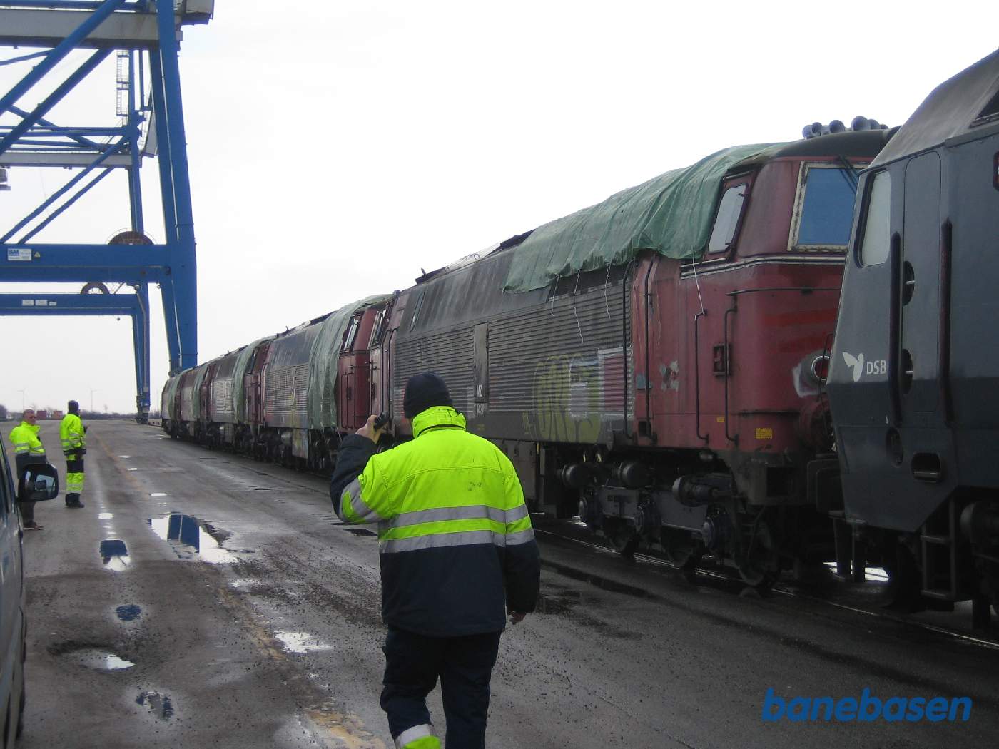 Så er toget ankommet til Levantkaj i containerhavnen, men skibet er endnu ikke ankommet Så er toget ankommet til Levantkaj i containerhavnen, men skibet er endnu ikke ankommet