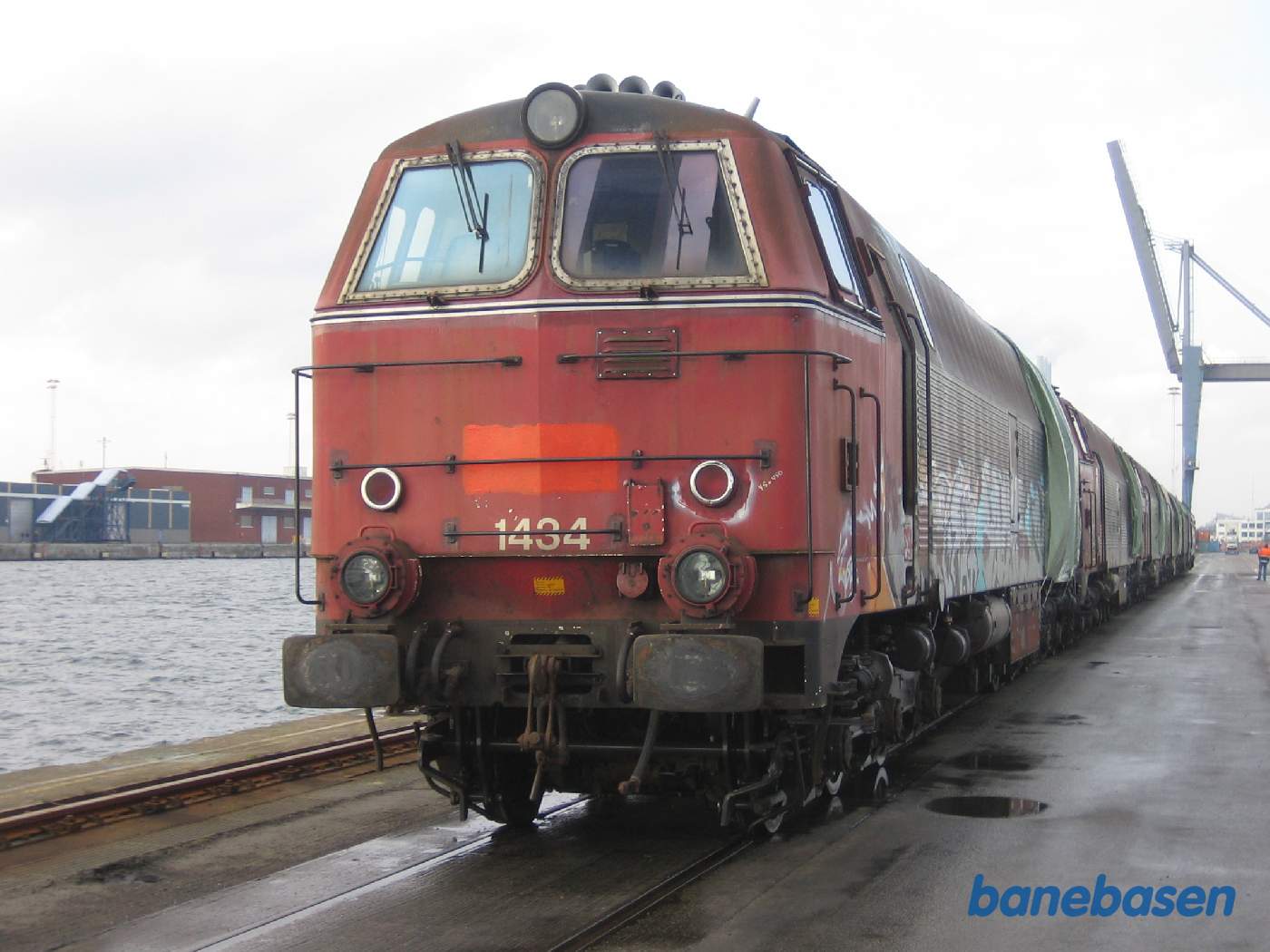 Så er toget ankommet til Levantkaj i containerhavnen, men skibet er endnu ikke ankommet Så er toget ankommet til Levantkaj i containerhavnen, men skibet er endnu ikke ankommet