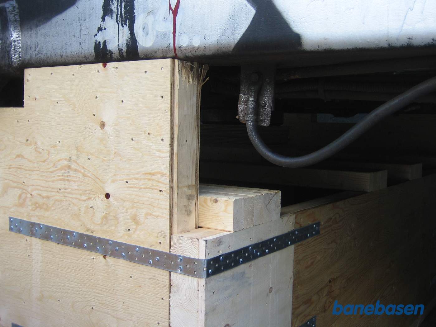 Nærbillede af en af kassernes støttepunkter Nærbillede af en af kassernes støttepunkter