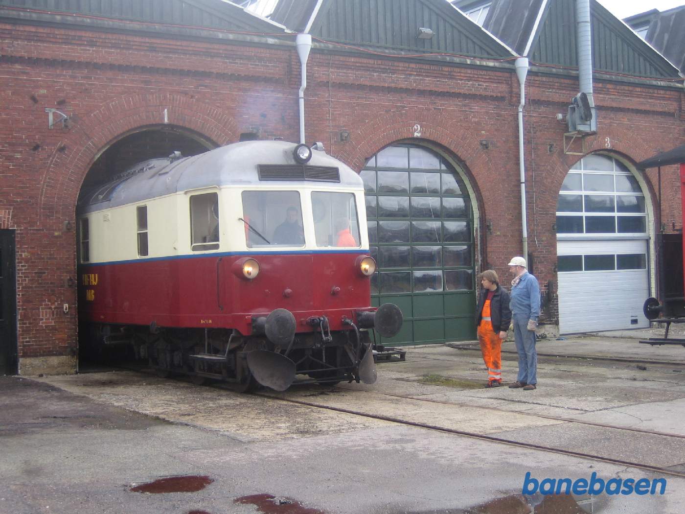 M8 havde overnattet i det gamle vognværksted
