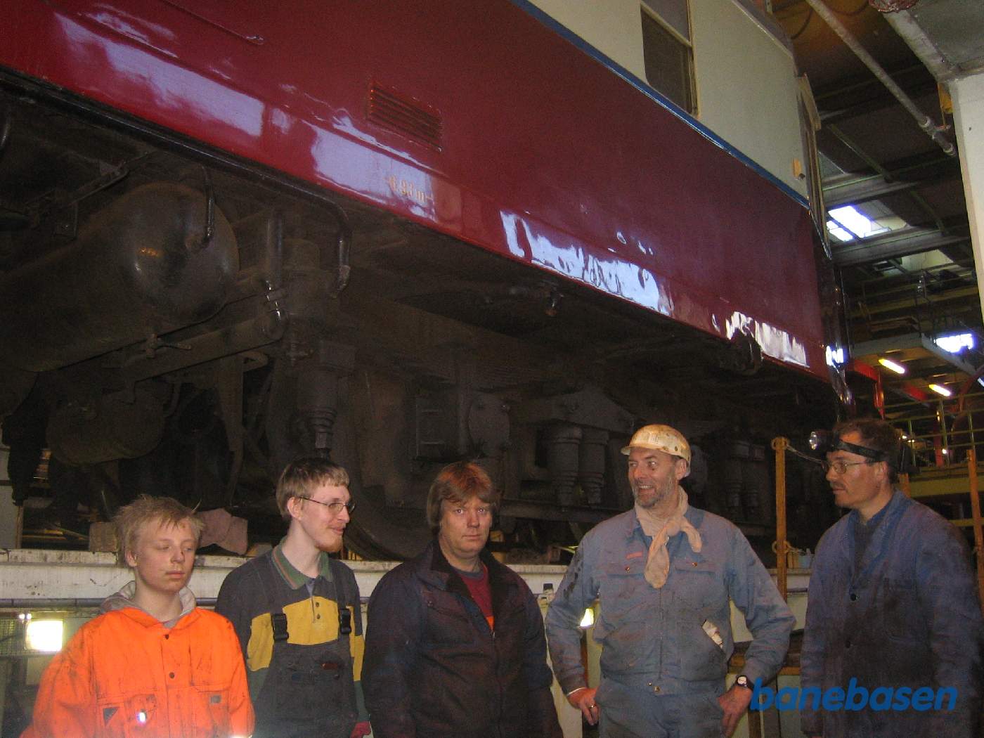 M8 i værkstedet med arbejdsholdet foran M8 i værkstedet med arbejdsholdet foran