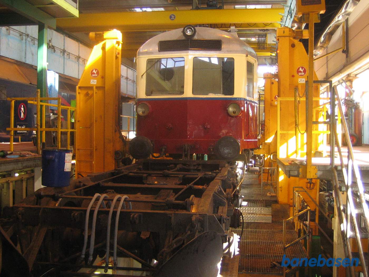 Bogierne trillet ud for inspektion Bogierne trillet ud for inspektion