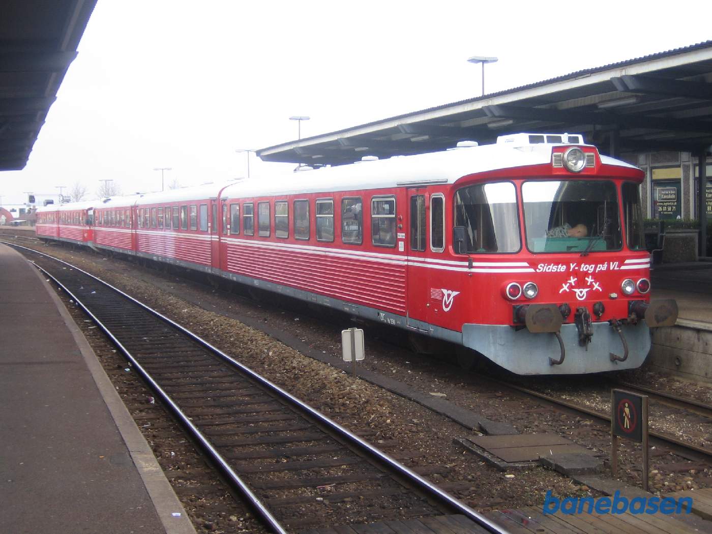 Y-tog ankommet til stationen