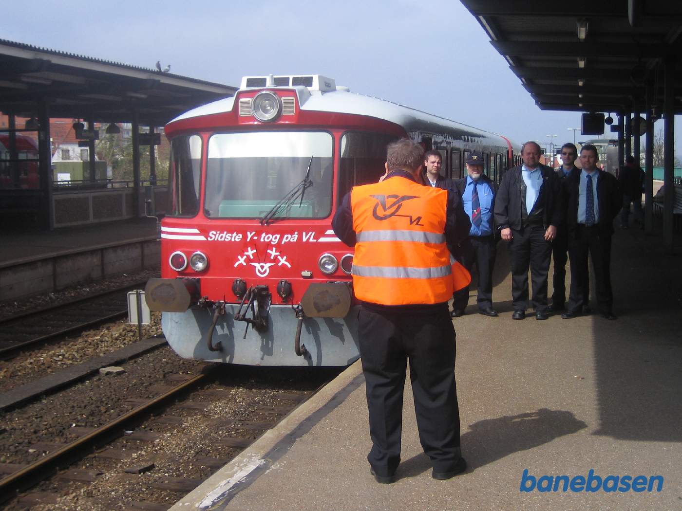 Personalet fotograferes af en fotograf Personalet fotograferes af en fotograf