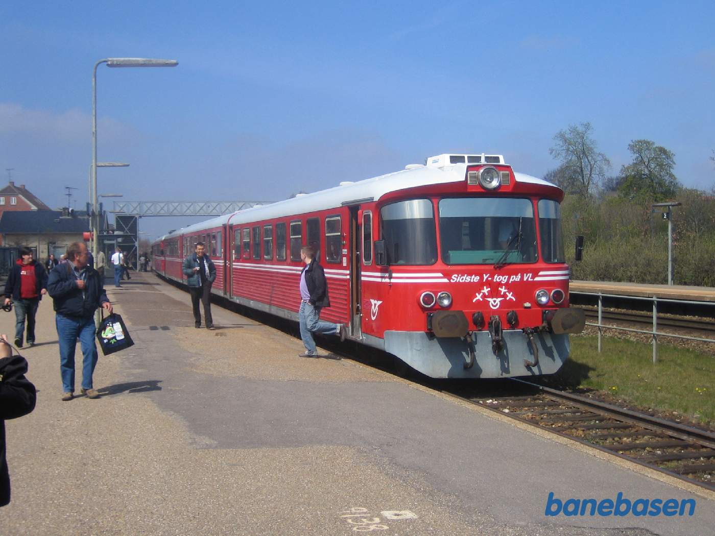 Y-toget er ankommet til Tølløse for fotografering