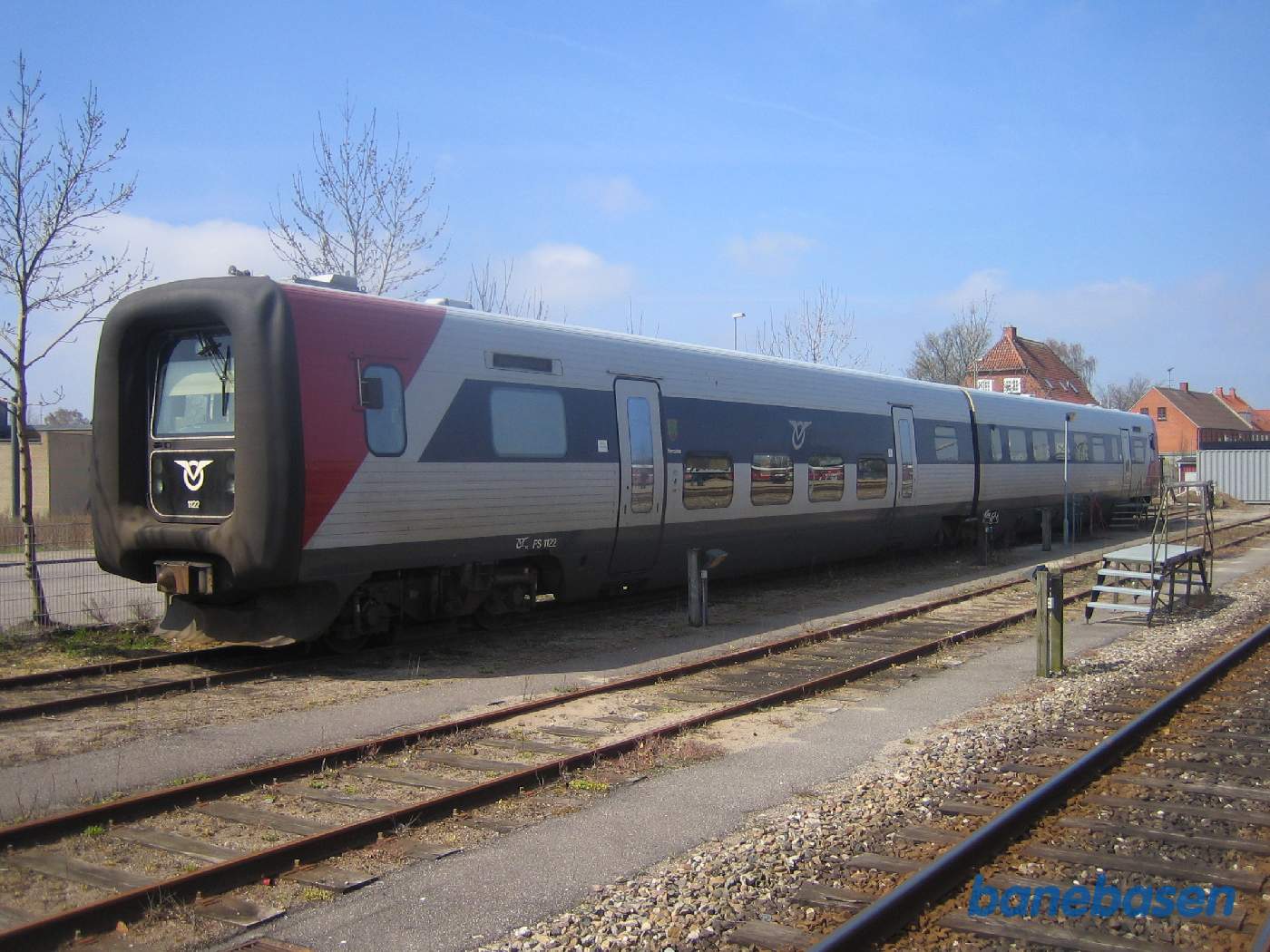 Et IC2 togsæt i sidesporet