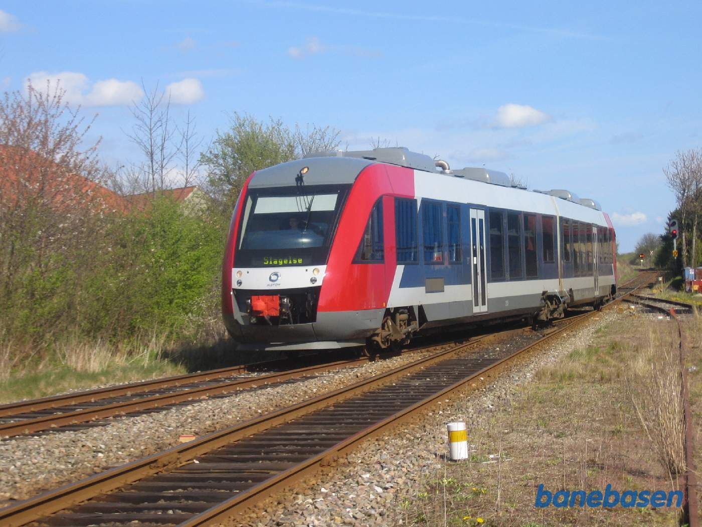 Lint-tog mod Slagelse på vej ind på stationen
