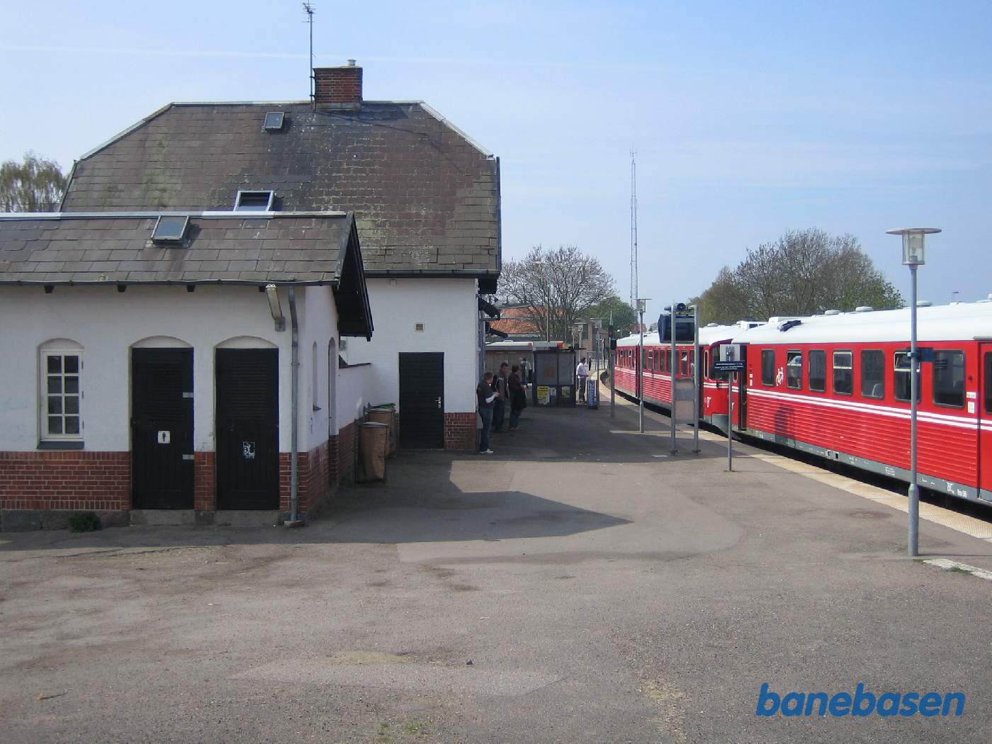 Y-toget er kommet til Svinninge, hvor vi afventer krydsning med tog mod Nykøbing Sj