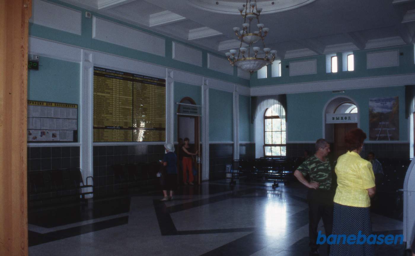 Ventesalen inde i stationsbygningen