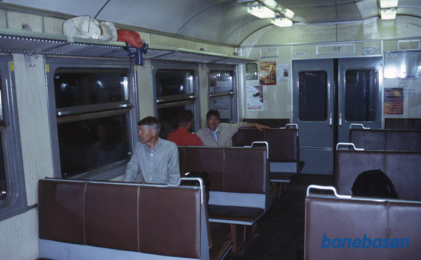 Billede inde i en personvogn om natten et sted mellem Irkutsk og Sludyanka