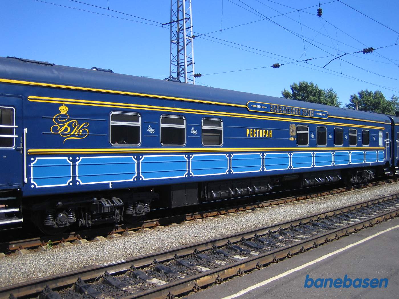 Den flotte blå spisevogne i toget Baikalski Cruise