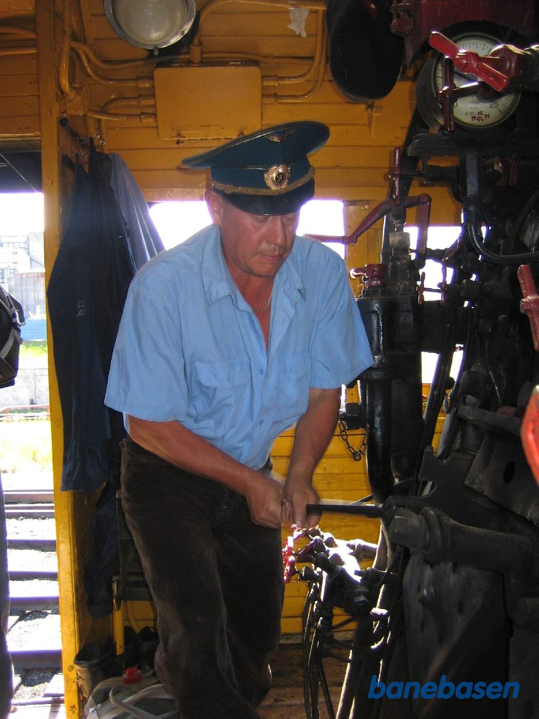 Lokomotivføreren i førerrummet