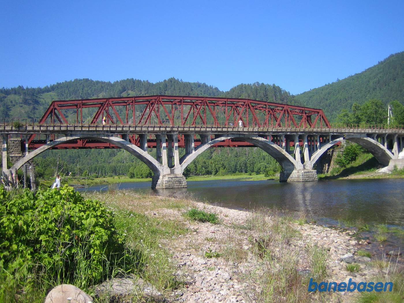 Jernbanebroerne set fra siden