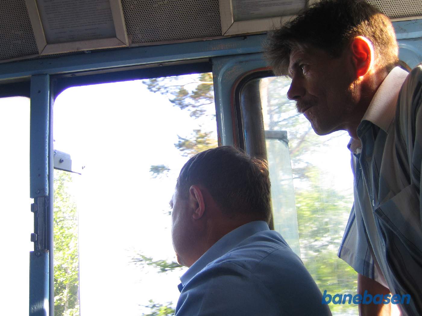 Billede af lokomotivføreren og vores vært