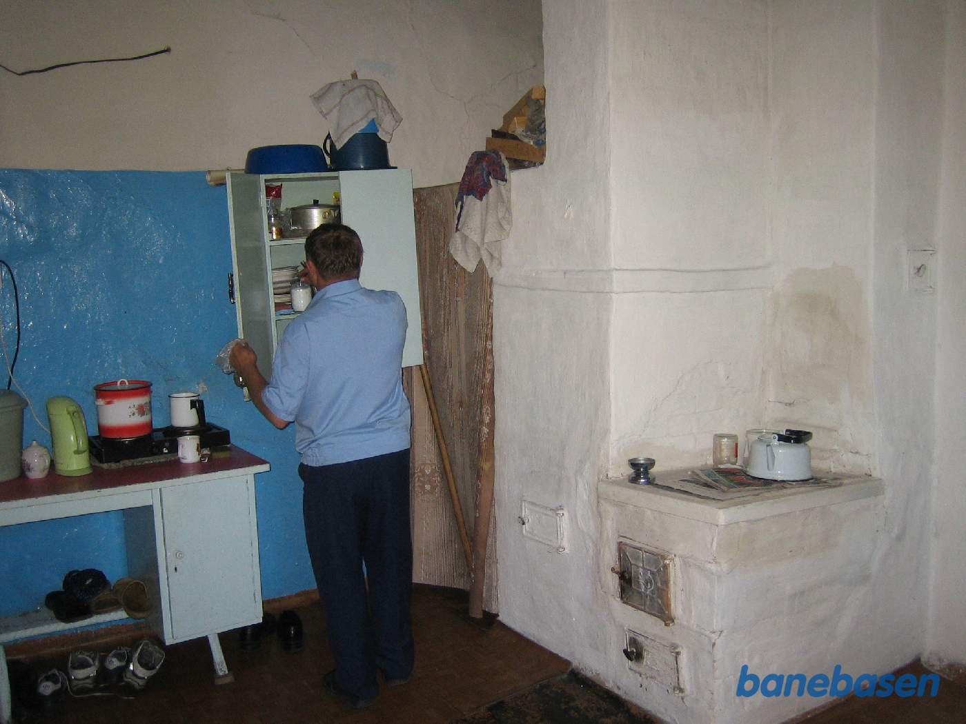 Køkkenet i personalets "hotel", hvor man kan overnatte