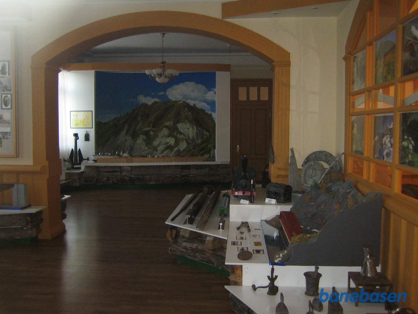 Ventesalen på stationen. I ventesalen er der udstilling af jernbanerelaterede ting