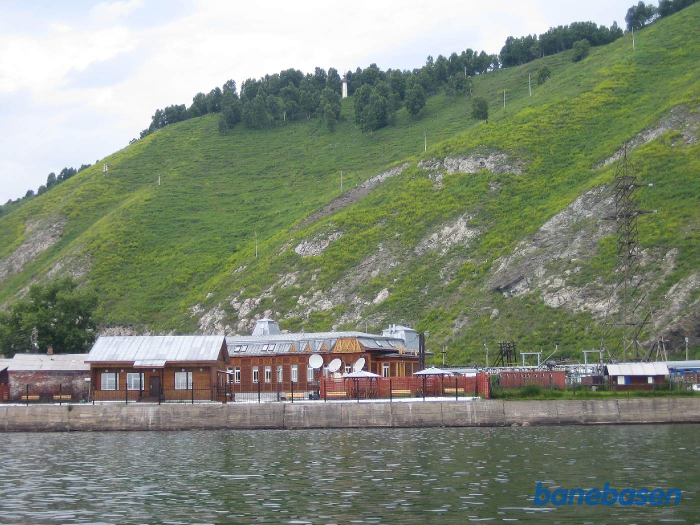 Stationsbygningen set fra færgen