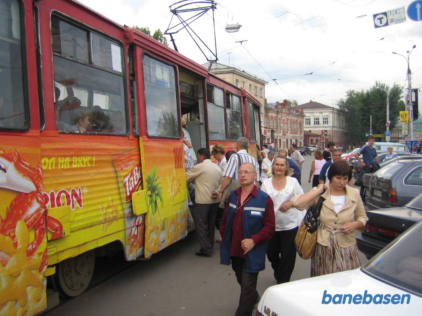 En sporvogn ved et stoppested i centrum af Irkutsk